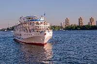Теплоход Цезарь.