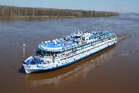 Теплоход Василий Чапаев.